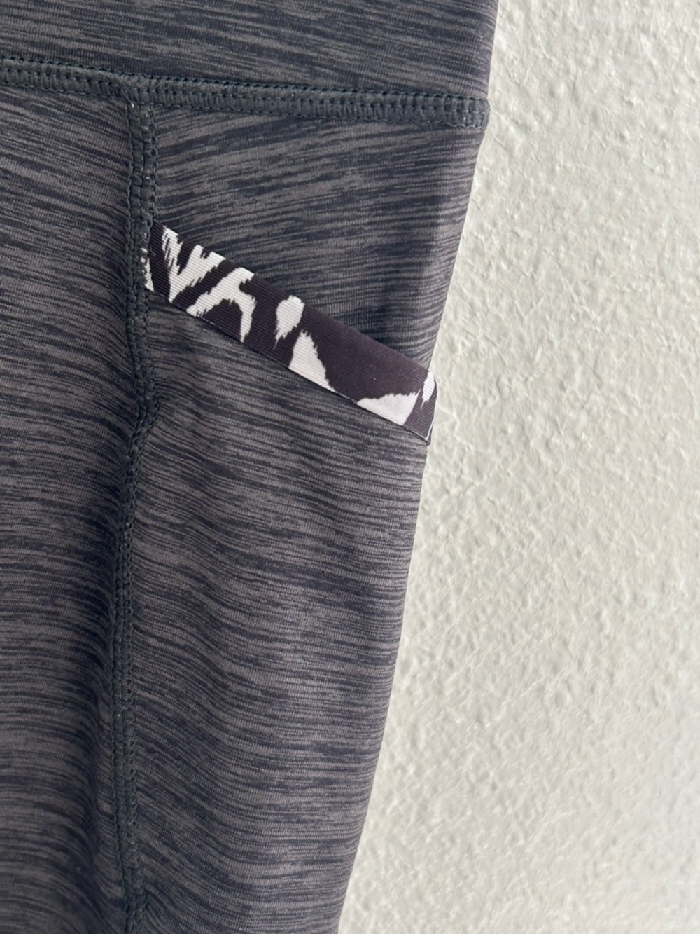Patagonia Gray Cropped Leggings Size Small - Picture 3 of 11